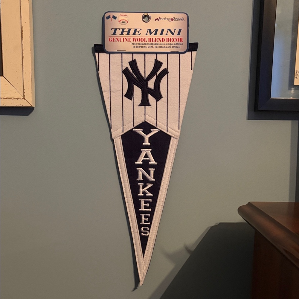 NWT NY Yankees pinstripe wool felt Wall Decor pennant